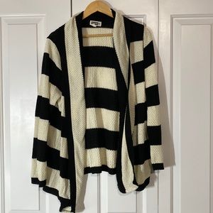 Studio 8 Black & White Stripe Sweater Size L